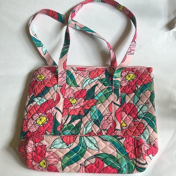 NWOT Vera Bradley Tote or Shoulder Bag. Pink floral. No fading. - Picture 2 of 6